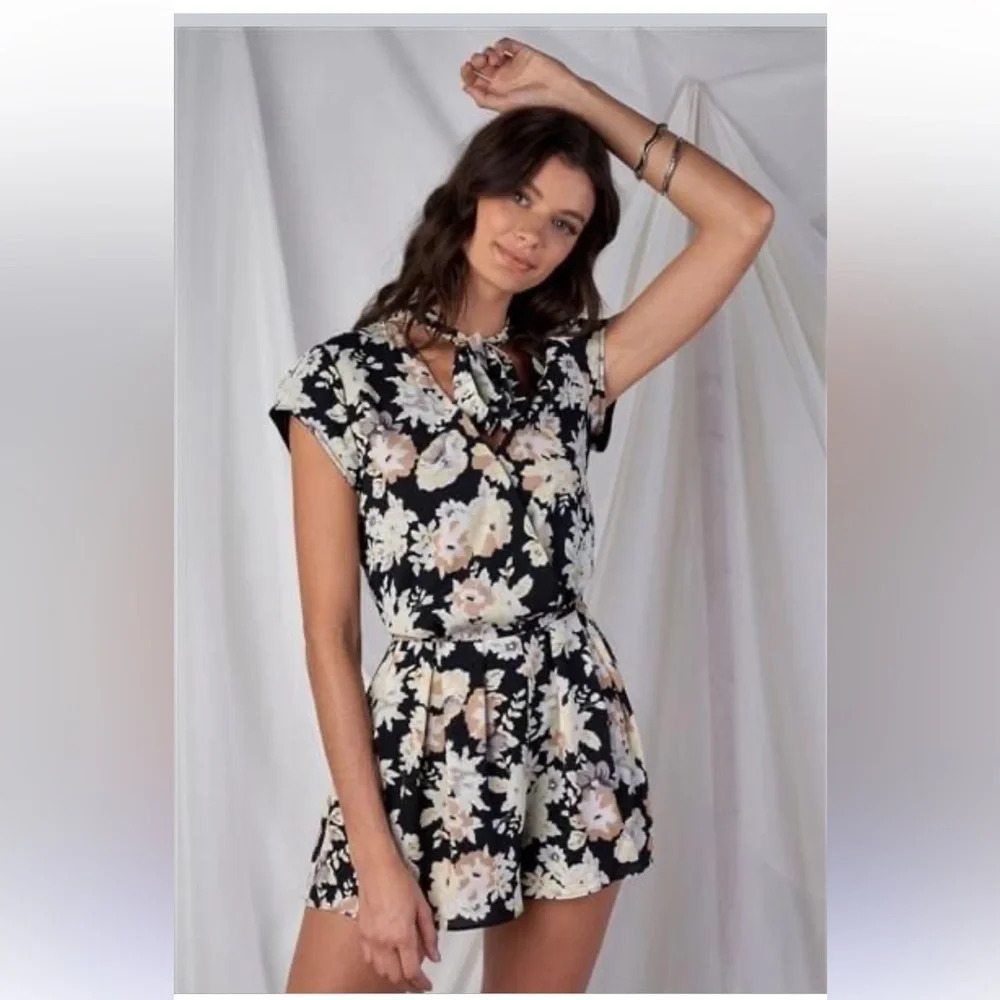 NWT Sugar + Lips Black Big Floral Romper Faux Wrap, Tie at Neck, Lined, …